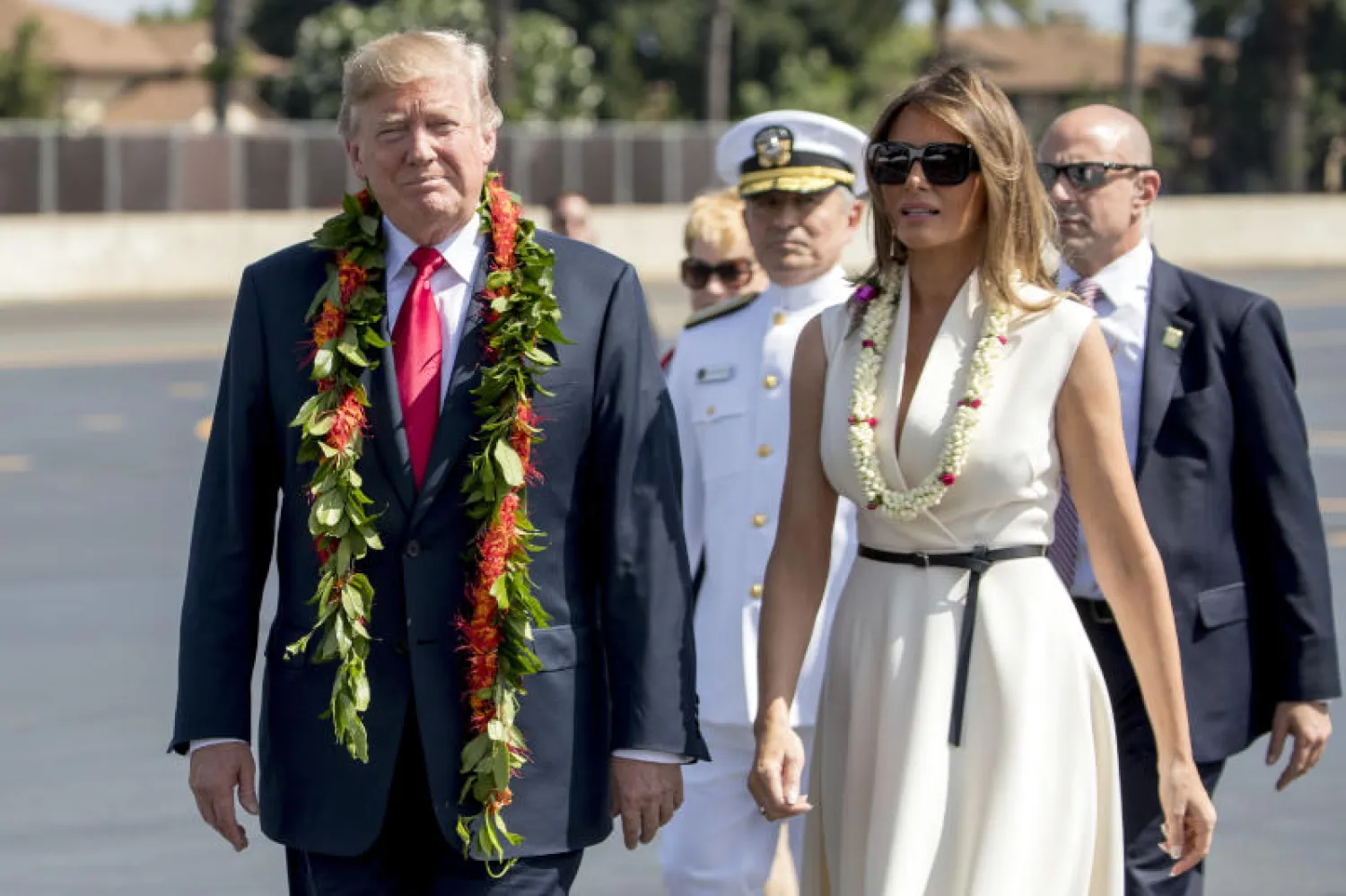 وصول الرئيس الأميركي دونالد ترمب وزوجته إلى هاواي (أ.ب)