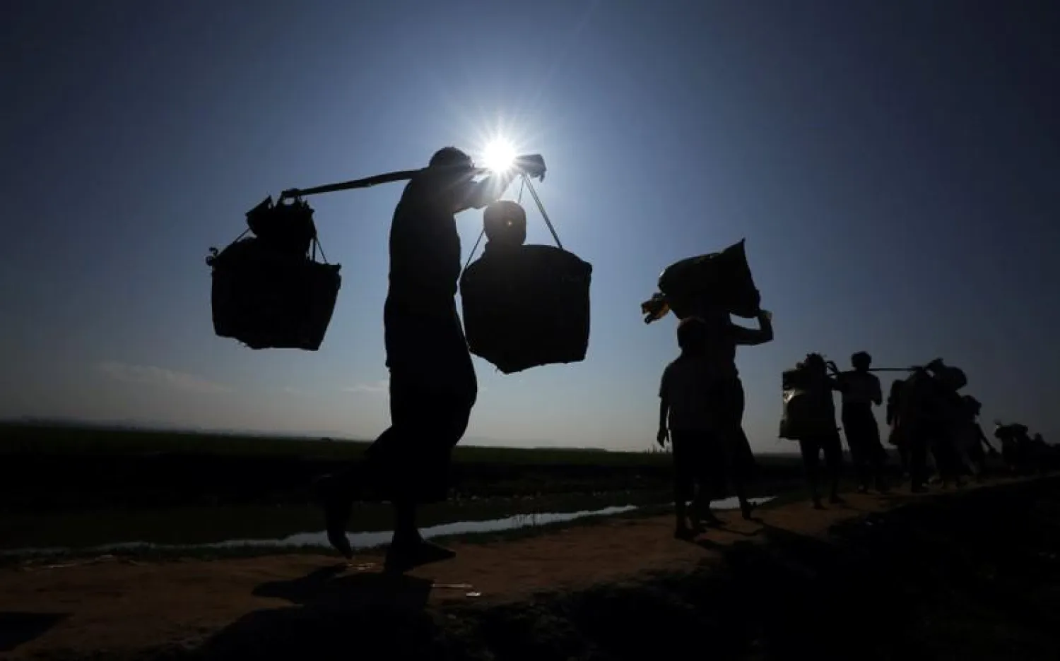 Rohingya refugees make their way to a refugee camp after crossing the Bangladesh-Myanmar border in Palong Khali, near Cox's Bazar, Bangladesh, November 3, 2017. REUTERS/Hannah McKay