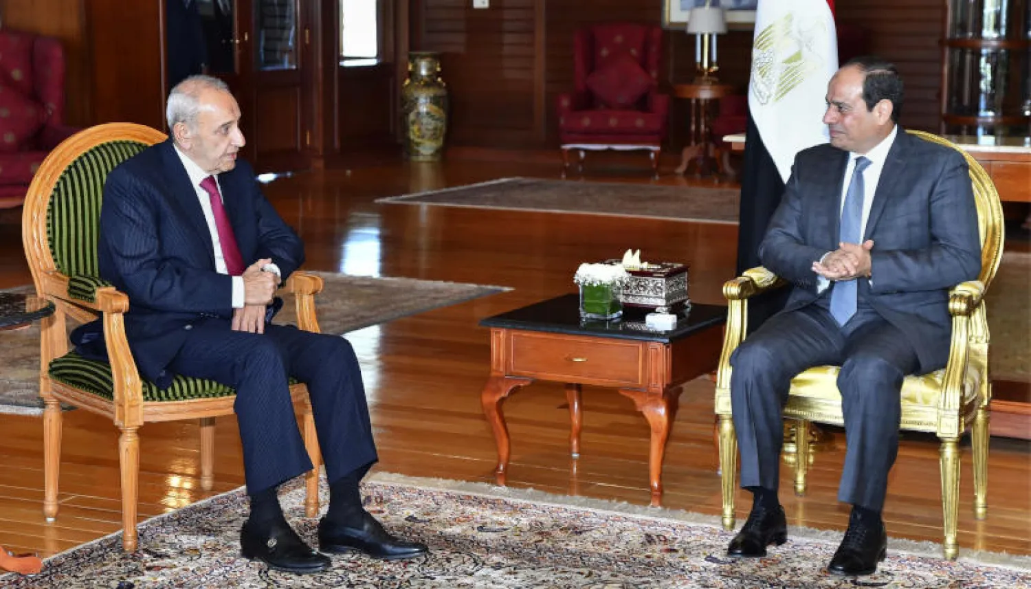 نبيه بري رئيس مجلس النواب اللبناني خلال لقائه الرئيس المصري عبد الفتاح السيسي (أ.ب)