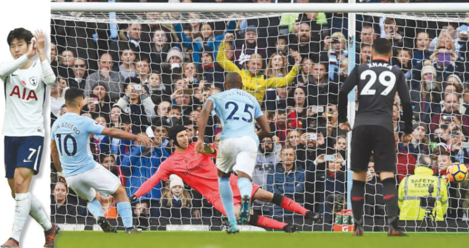 أغويرو نجم سيتي (يسار) يسجل من ركلة الجزاء في مرمى آرسنال (أ.ف.ب)  -  الكوري هيونغ مين لاعب توتنهام  يحتفل بهدفه (إ.ب.أ)