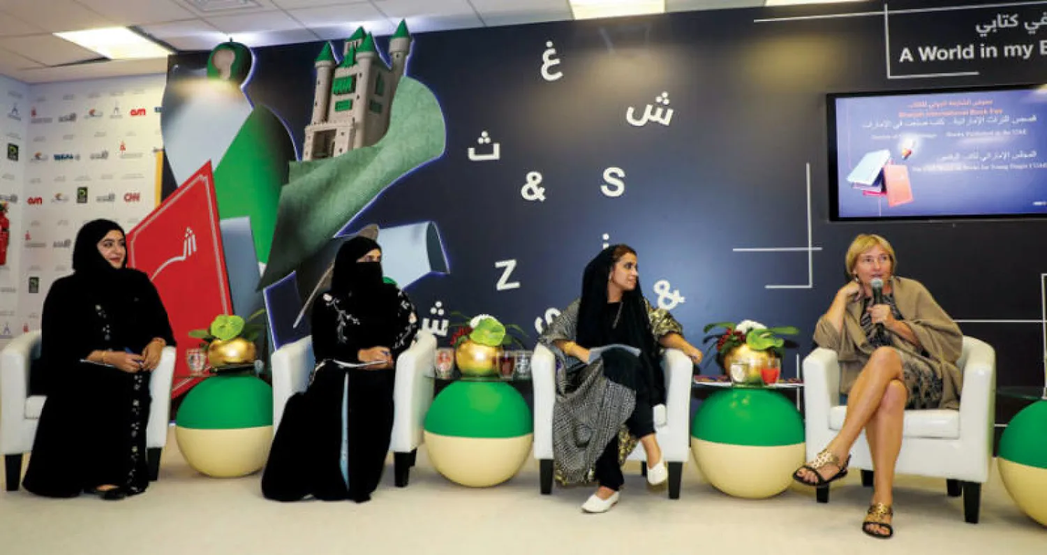 من اليمين إلى اليسار: أوته كراوس وعلياء الشامسي وميثاء الخياط وأميرة بن كدرة