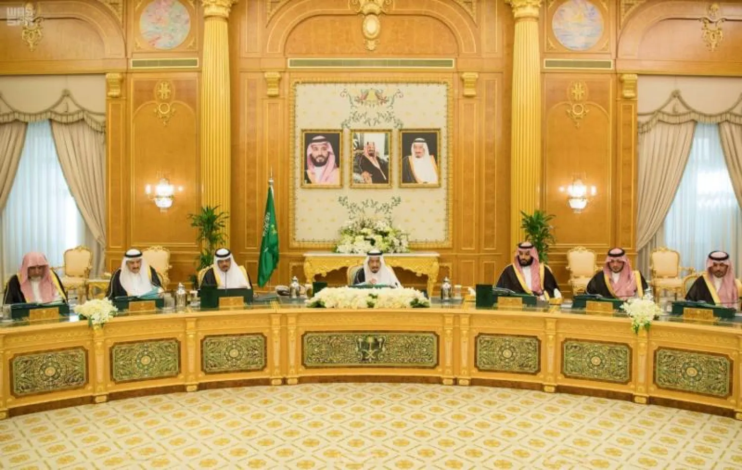 خادم الحرمين الشريفين خلال ترؤسه جلسة مجلس الوزراء اليوم (واس)