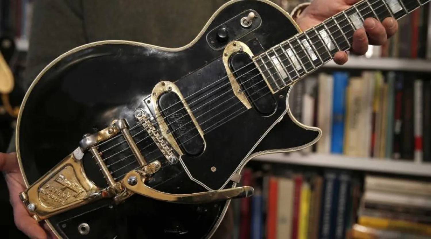 يضم المزاد آلات غيتار عزف عليها توم بيتي وبول ماكارتني وجيمي هندريكس (بيزنس انسيدر)