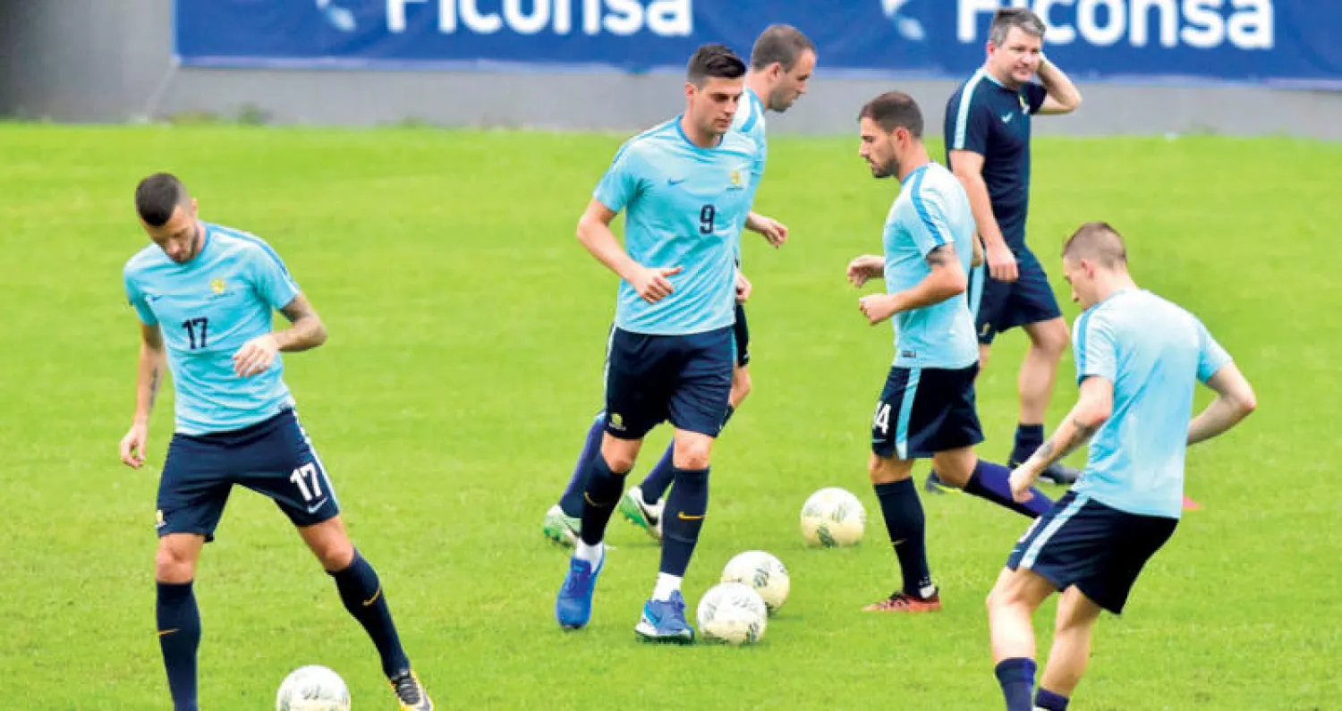 لاعبو منتخب هندوراس خلال التدريبات قبل مواجهة أستراليا (أ.ب)