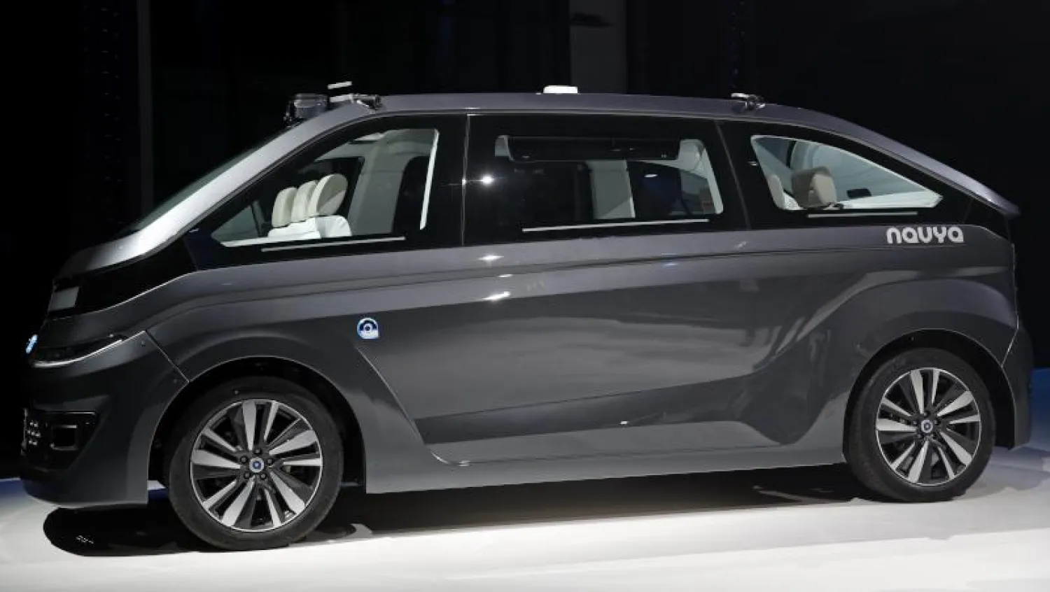 «أوتونوم كاب» سيارة أجرة من فئة السيارات الصالون ذاتية القيادة (أ.ف.ب)