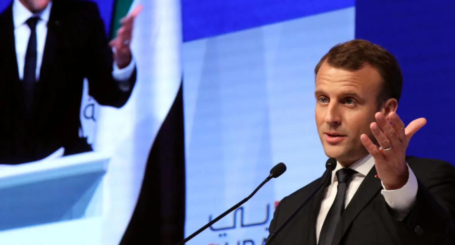 الرئيس الفرنسي إيمانويل ماكرون يلقي كلمة في غرفة دبي التجارية في إطار زيارته الحالية للإمارات (رويترز)
