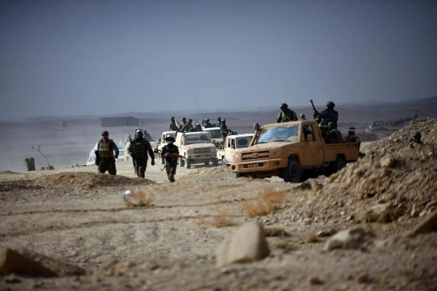 Popular Mobilization Forces (PMF) advance towards the city of al-Qaim, Iraq November 3, 2017. REUTERS/Stringer