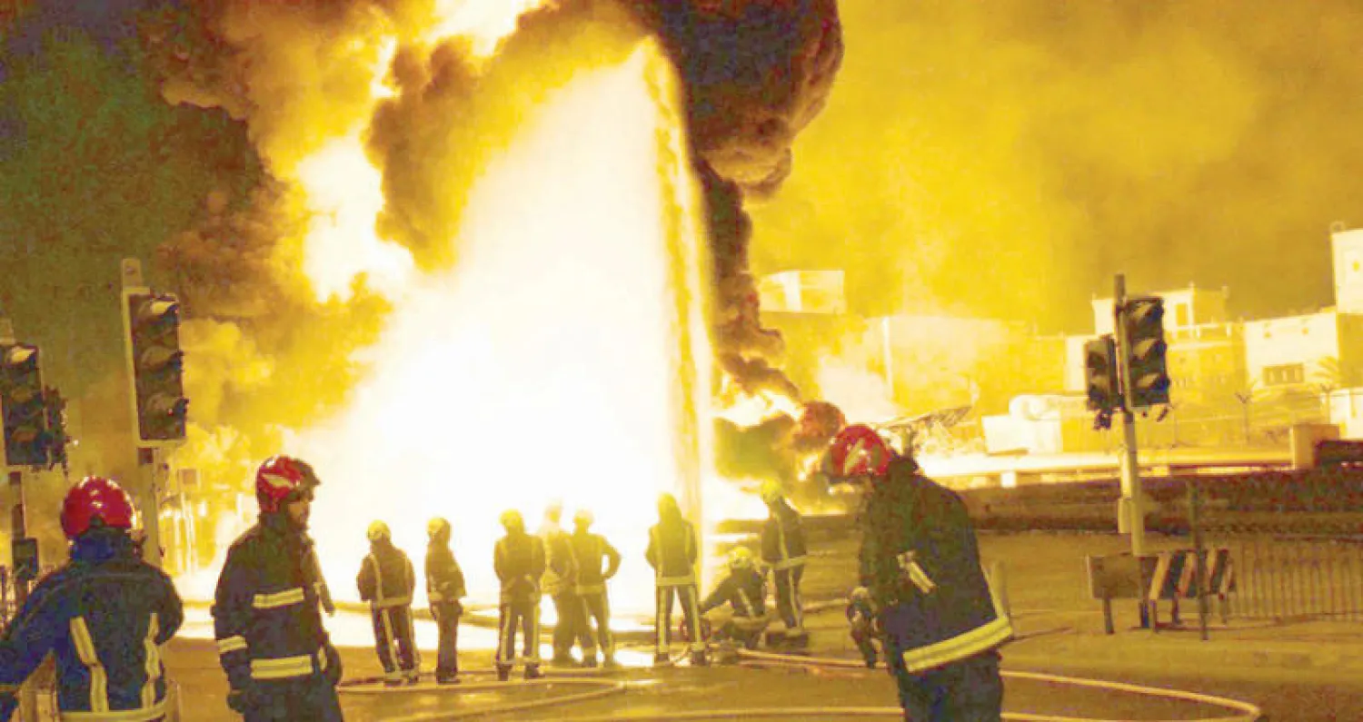 جهود كبيرة قدمها أفراد الدفاع المدني البحريني لإخماد الحريق في وقت قياسي (واس)