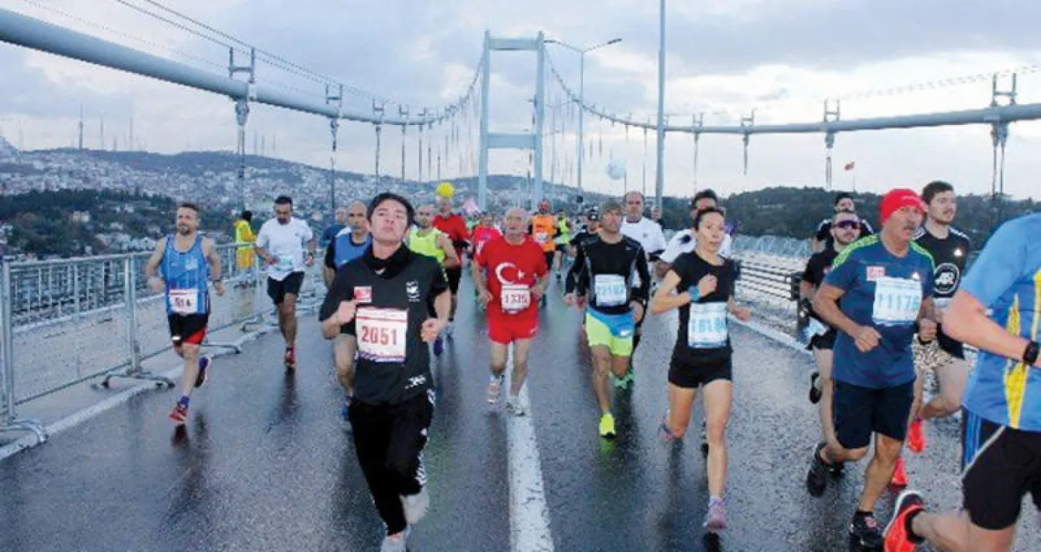 متسابقون من أنحاء العالم تنافسوا للفوز بجوائز ماراثون إسطنبول