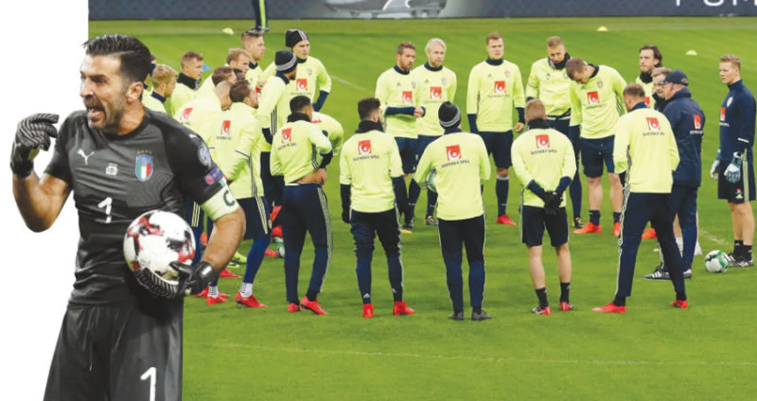 لاعبو السويد خلال التدريب الأخير أمس قبل مواجهة إيطاليا الحاسمة اليوم (أ ب)  -  بوفون قائد إيطاليا واثق من الفوز على السويد (رويترز)