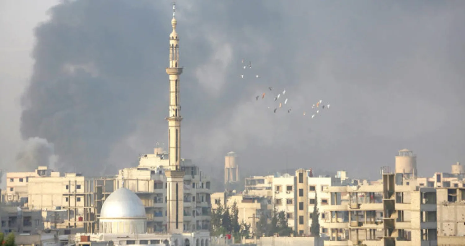 بعد غارة على حرستا قرب دمشق أمس (أ.ف.ب)