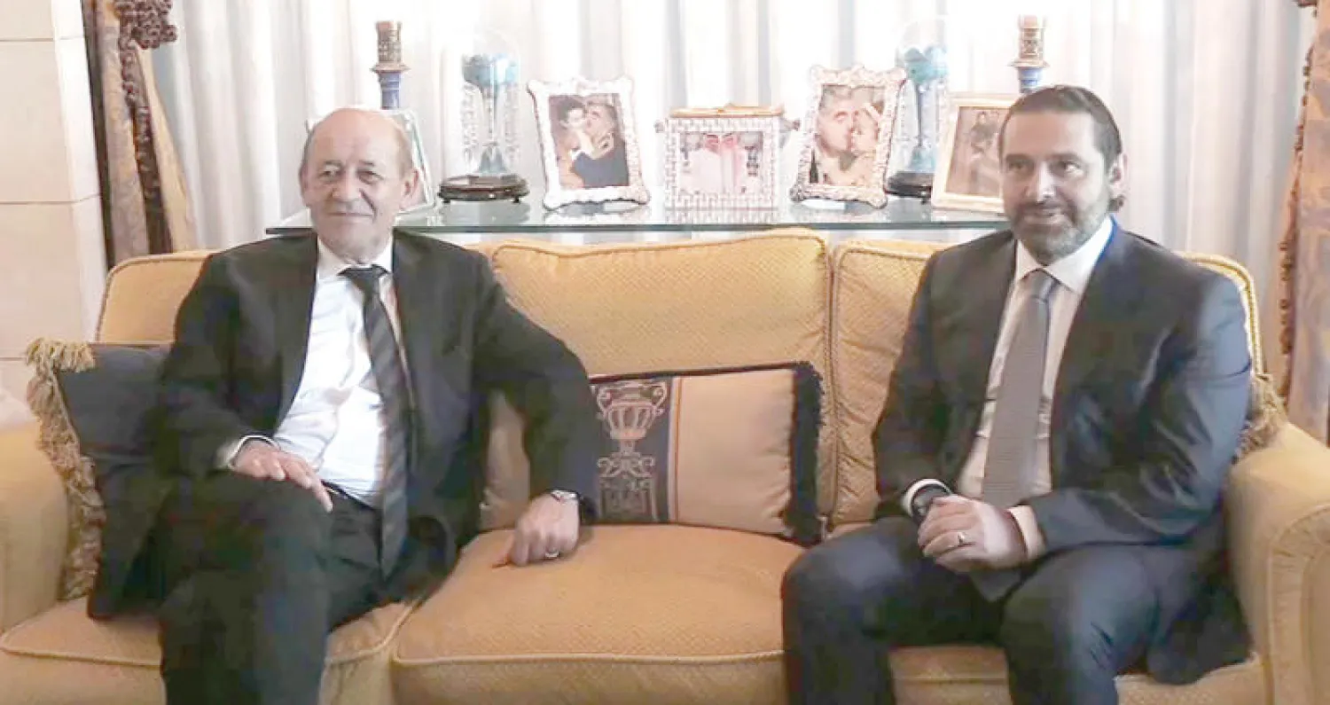 صورة نشرها وزير الخارجية الفرنسي على حسابه في «تويتر» لاجتماعه مع الحريري أمس (أ.ف.ب)