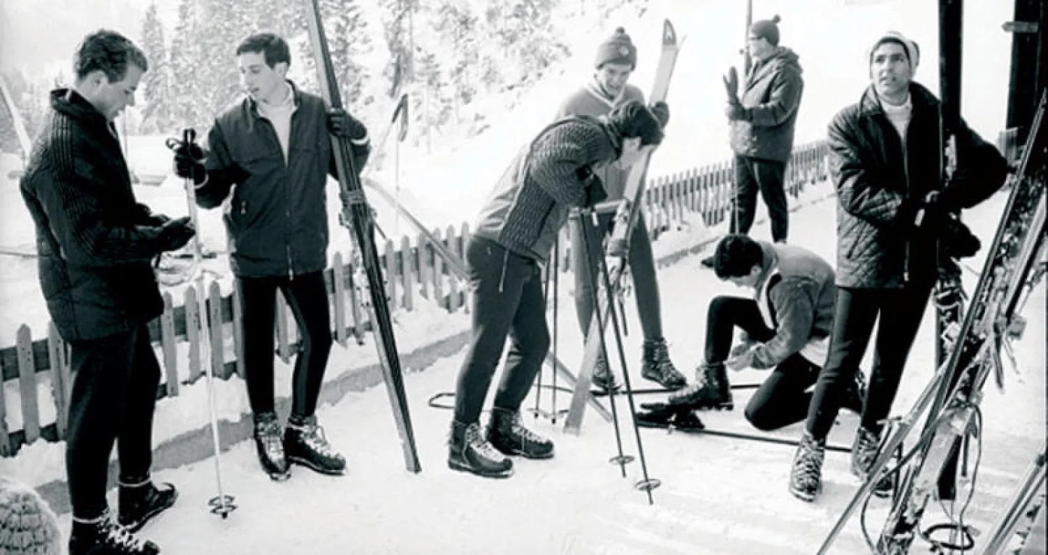 تقع معظم المدارس السويسرية الداخلية بالقرب من منتجعات التزلج كمدرسة {لو روزيه}