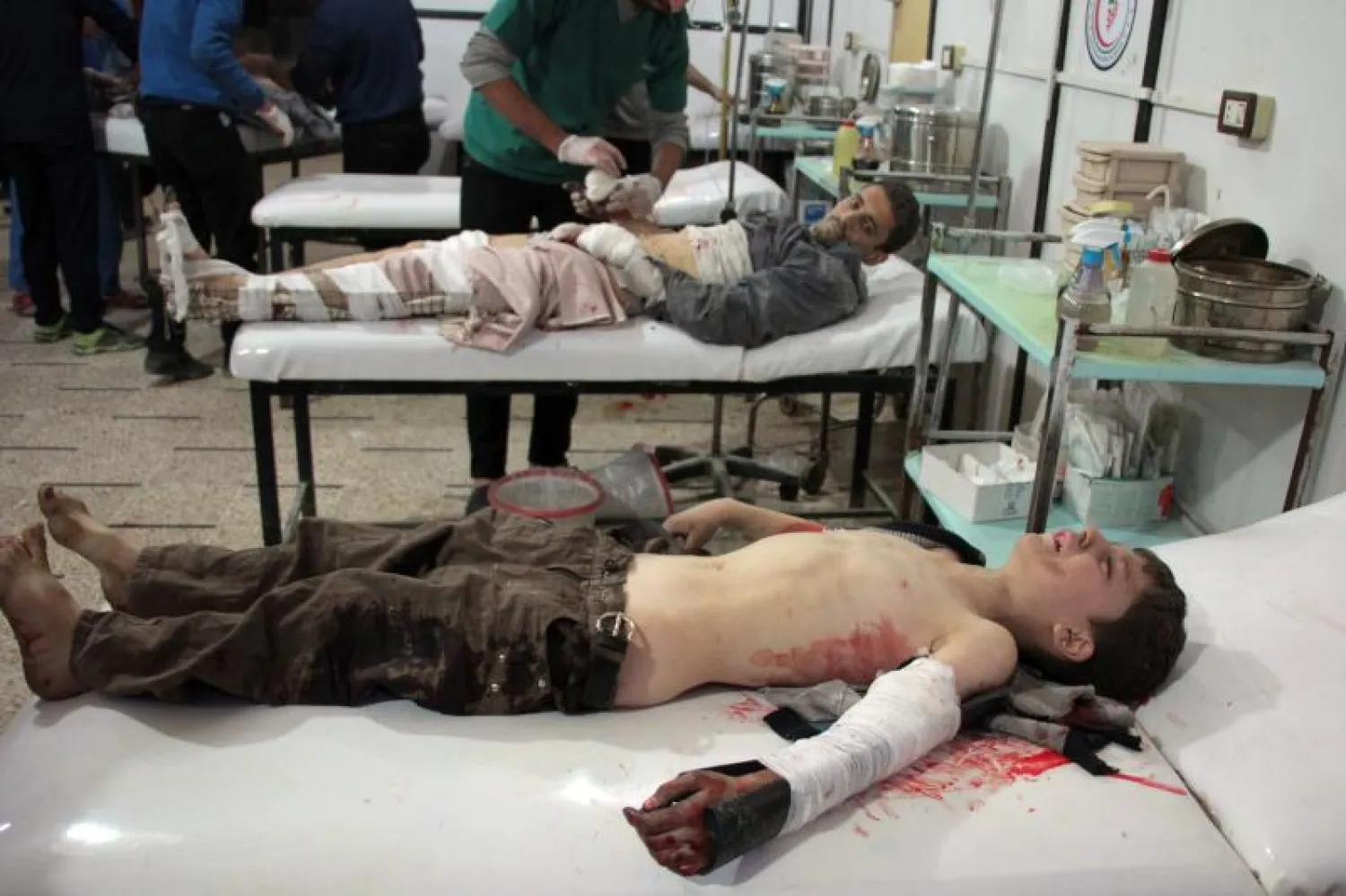 شرح الصور:
- روبرت موغابى يلقي خطاباً في هراري عقب اجتماع مع قادة الجيش الذين استولوا على السلطة (أ.ف.ب)
- المستشارة الألمانية أنجيلا ميركل (أ.ف.ب)
- الرئيس المصري عبد الفتاح السيسي (أ.ف.ب)
- جرحى سوريون يتلقون العلاج في عيادة مؤقتة بعد قصف قوات النظام السوري في مدينة دوما بالغوطة الشرقية (أ.ف.ب)