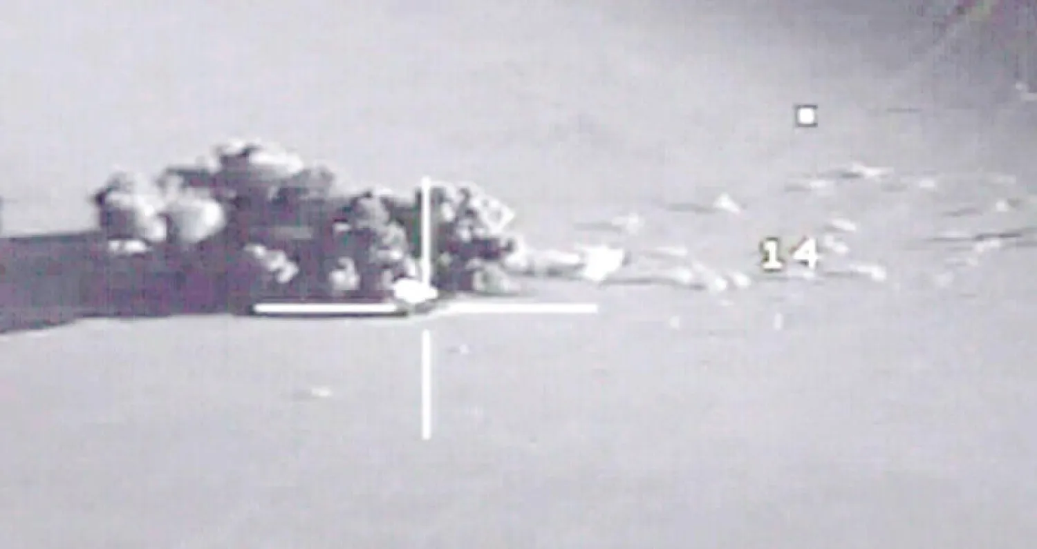 مشهد من الجو لغارة استهدفت آليات كانت تحاول اختراق الحدود الغربية لمصر (الصفحة الرسمية للمتحدث العسكري المصري)