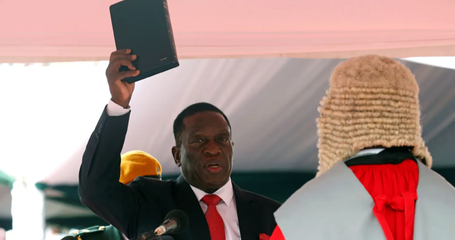  الرئيس إمرسون منانغاغوا يؤدي اليمين الدستورية (رويترز)