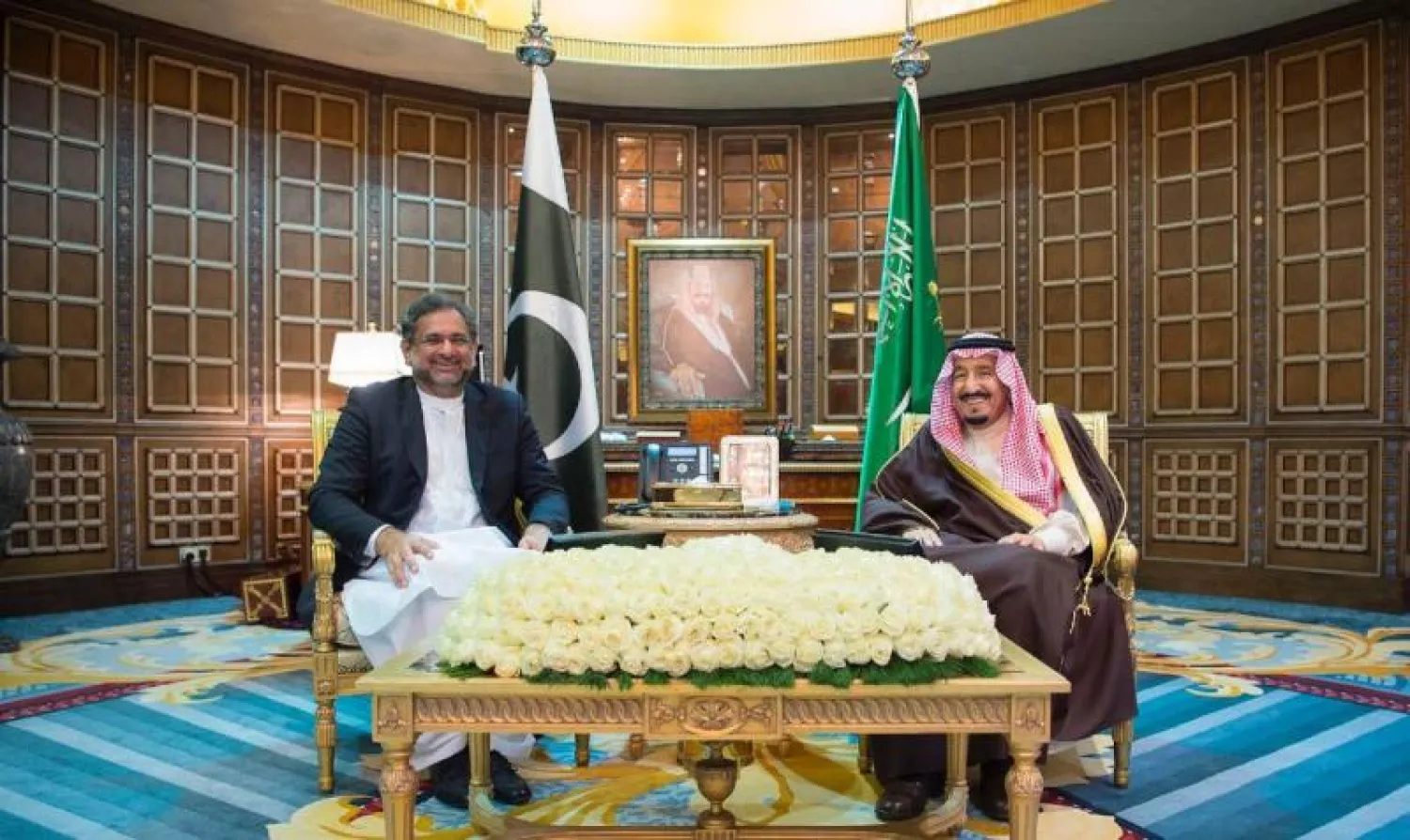 خادم الحرمين الشريفين يعقد جلسة مباحثات مع رئيس وزراء باكستان (واس)
