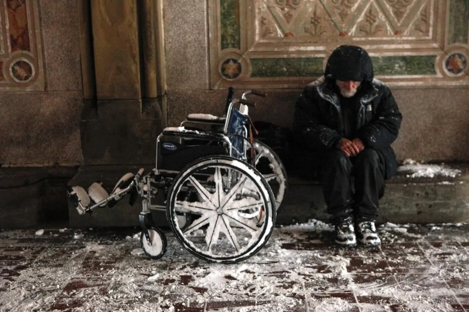A homeless man takes shelter in Central Park on January 23, 2016 in New York. (AFP)