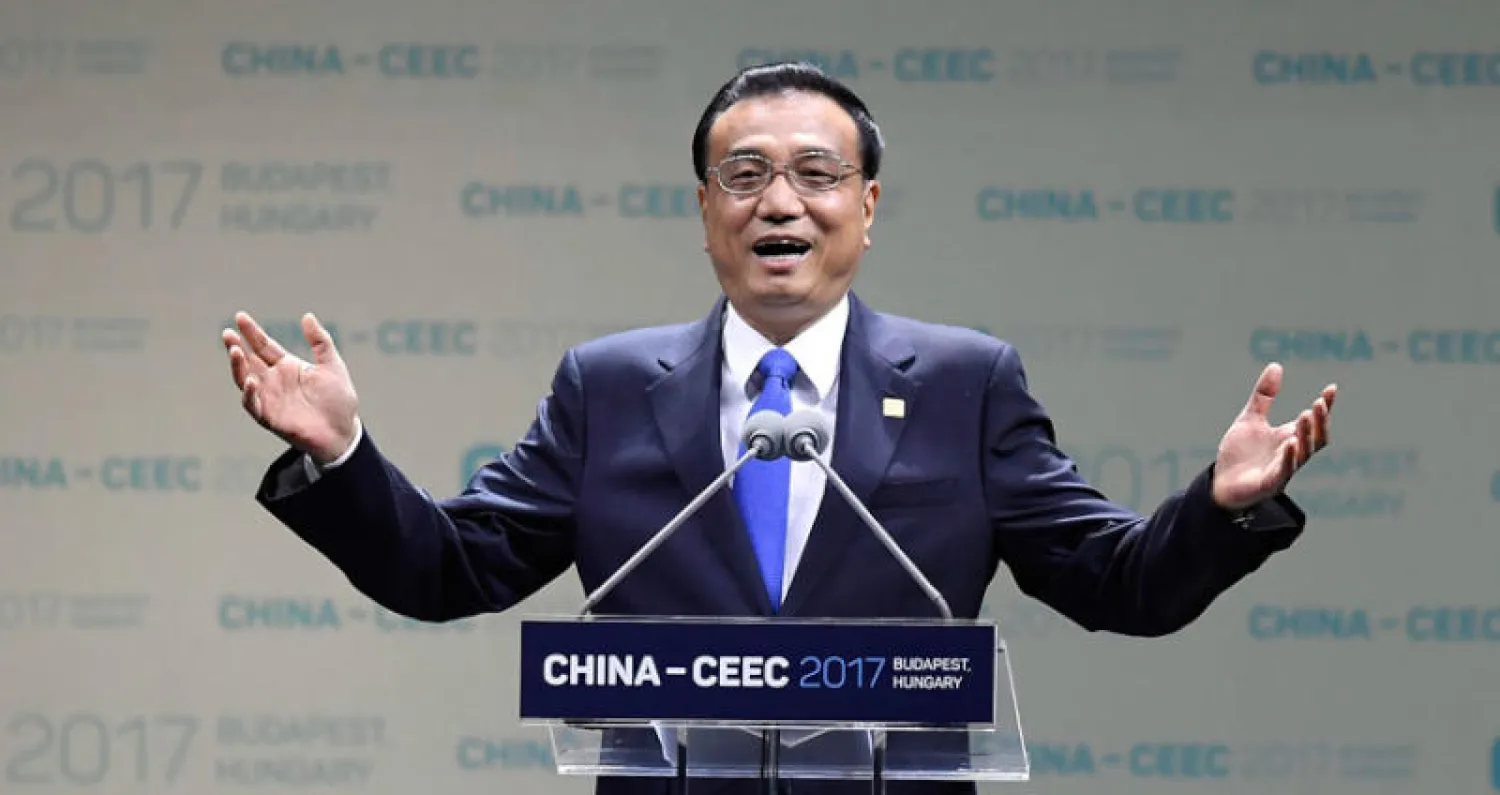 رئيس الوزراء الصيني لي كه تشيانغ أعلن أن بلاده ستقدم تمويلاً بقيمة تزيد عن 3 مليارات دولار لمشروعات استثمارية في دول أوروبا الشرقية (أ.ب)