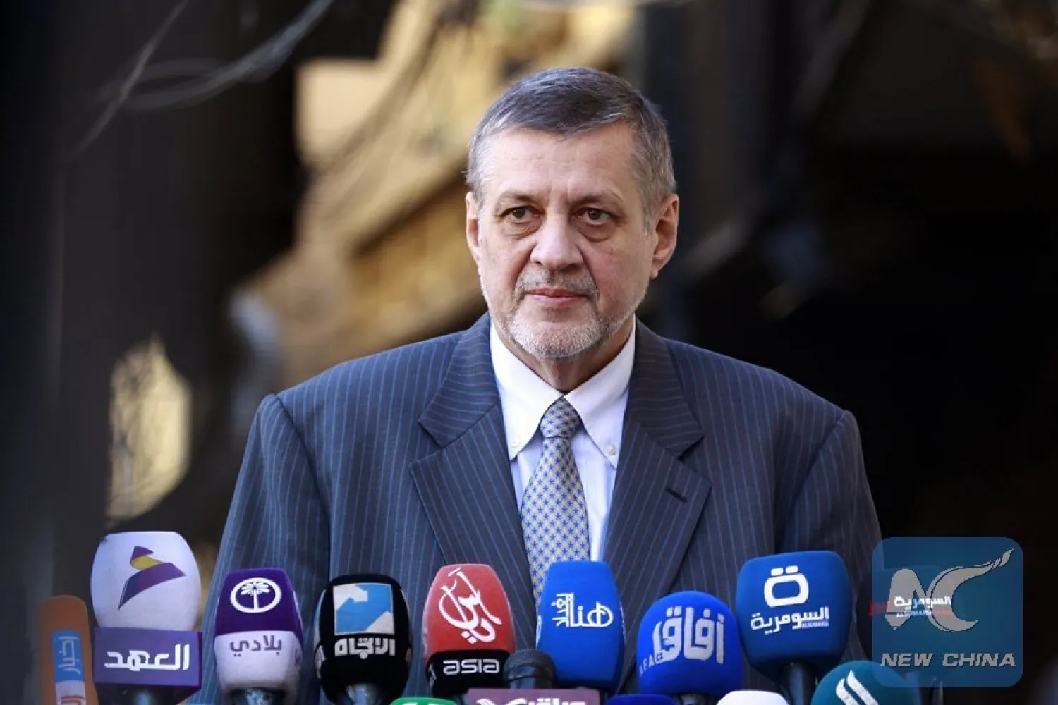 Special Representative of the United Nations Jan Kubis during his visit to the central Iraqi city of Najaf on November 1, 2015. (AFP PHOTO)