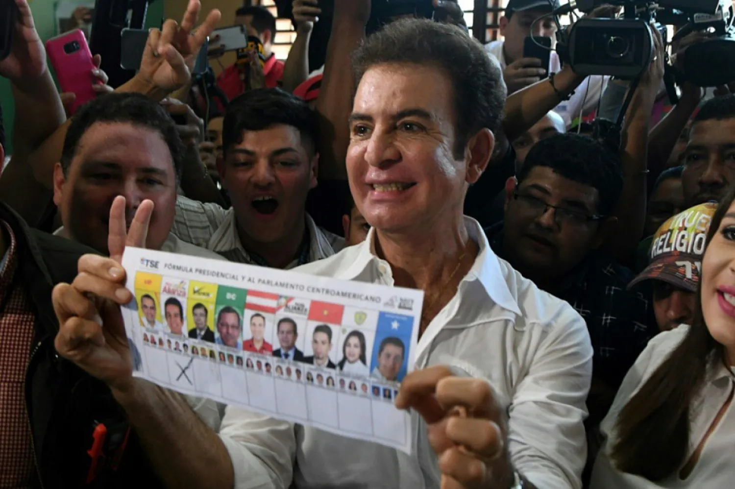 Presidential candidate and TV entertainer Salvador Nasralla shows his ballot in the Honduran elections. (AFP)