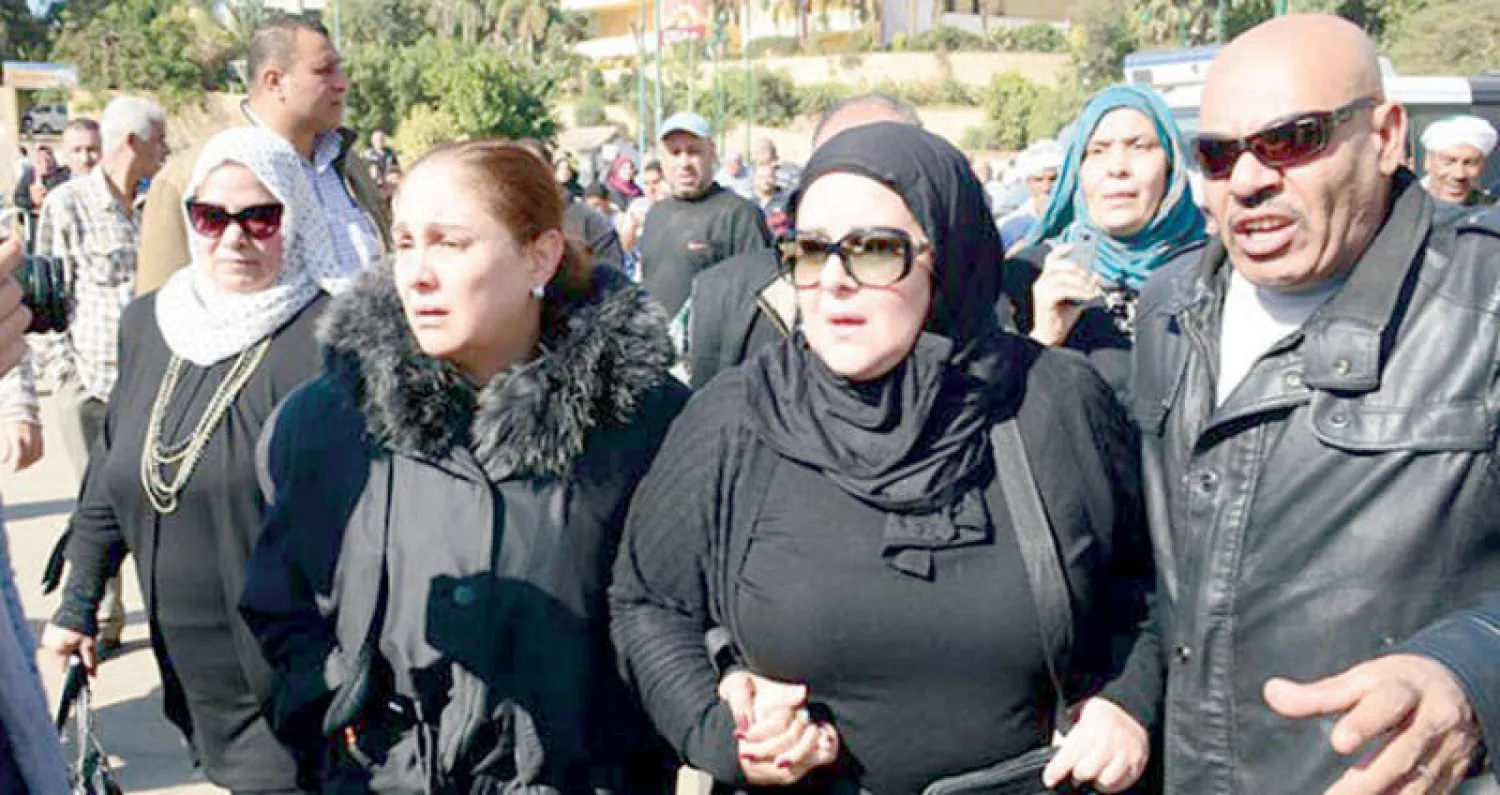 فنانون مصريون يشيعون شادية إلى مثواها الأخير