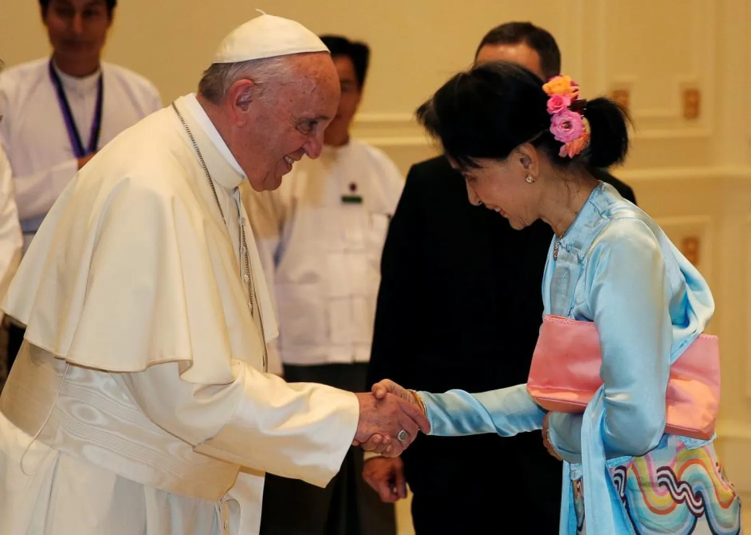 Pope Francis shakes hands with Myanmar's State Counsellor Aung San Suu Kyi in Naypyitaw, Myanmar November 28, 2017. (Reuters)