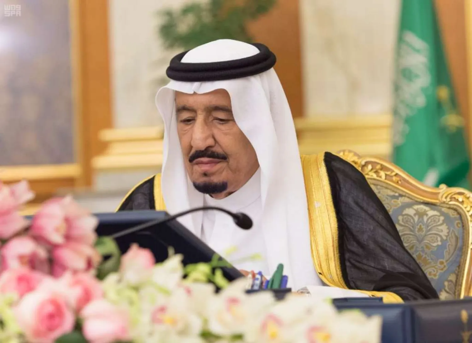 Custodian of the Two Holy Mosques chairs Cabinet's session (SPA) 