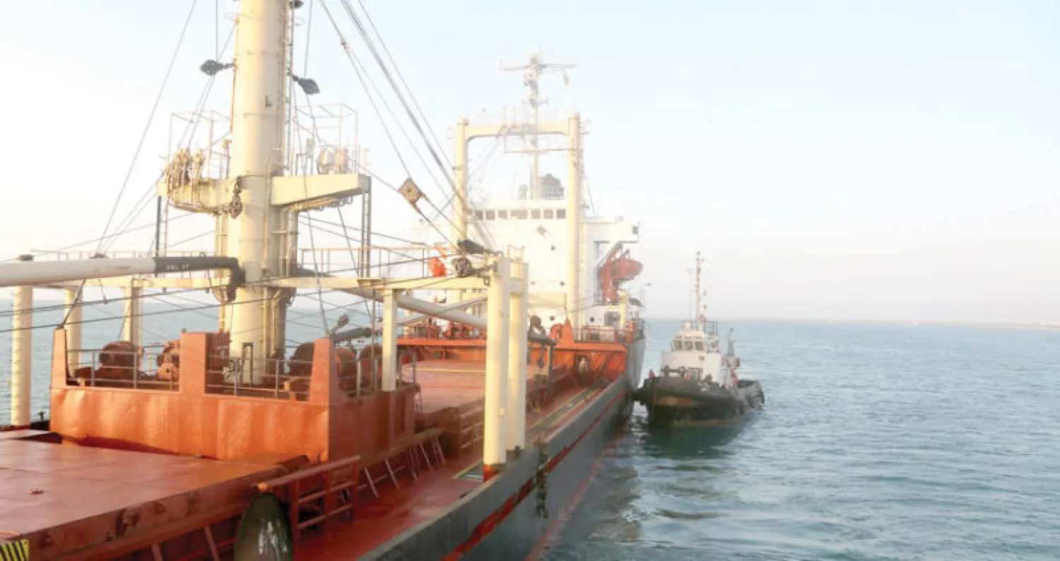 سفينة إغاثية رست بعد فتح التحالف ميناء الحديدة للمساعدات (أ.ف.ب)