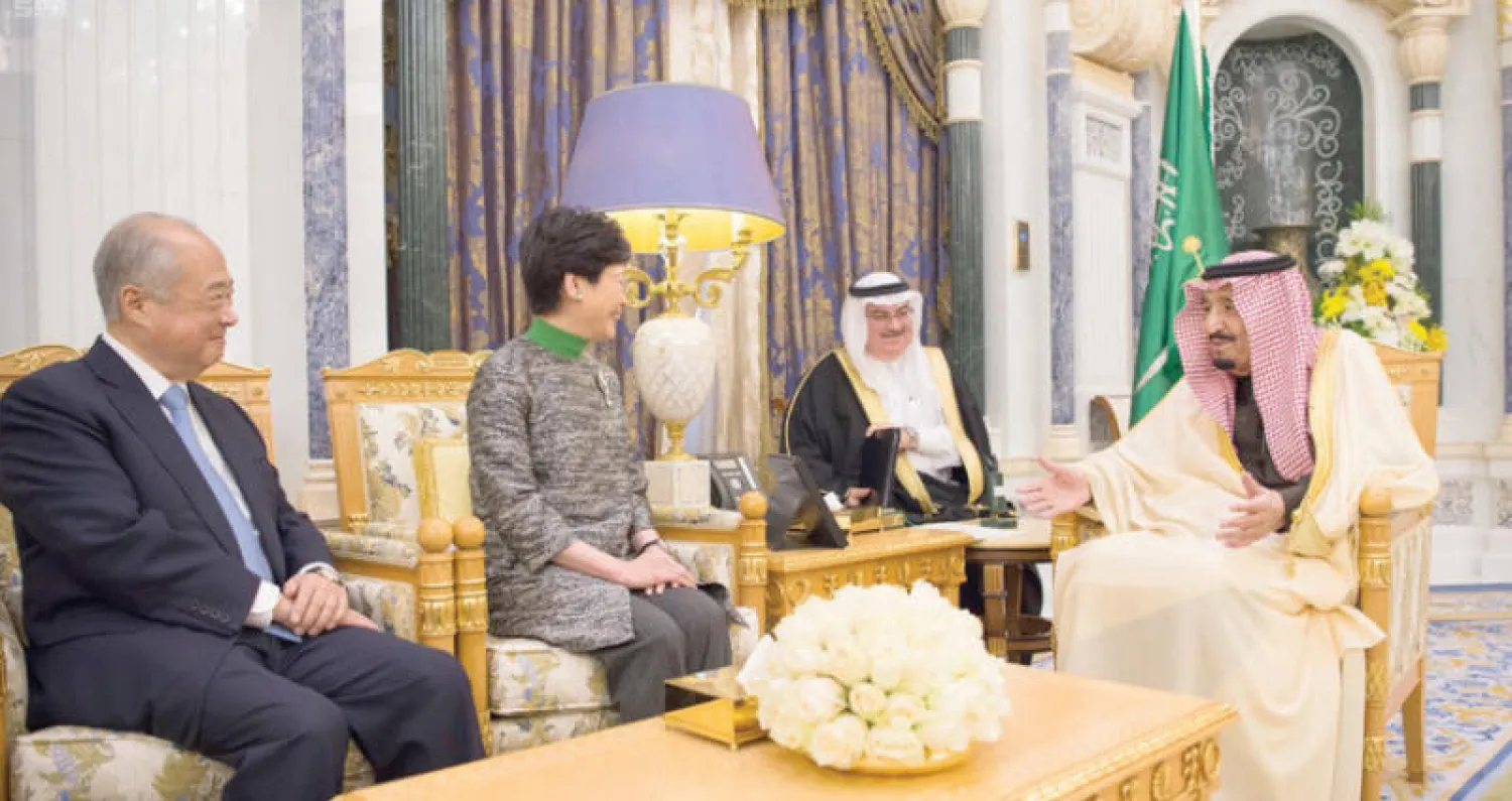 خادم الحرمين الشريفين لدى لقائه في الرياض رئيسة حكومة هونغ كونغ التنفيذية كاري لام (واس)