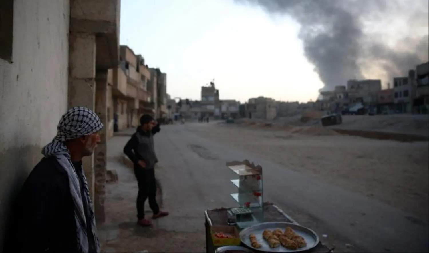 قصف للنظام السوري على بلدة حرستا التابعة للغوطة الشرقية - ارشيف (رويترز)