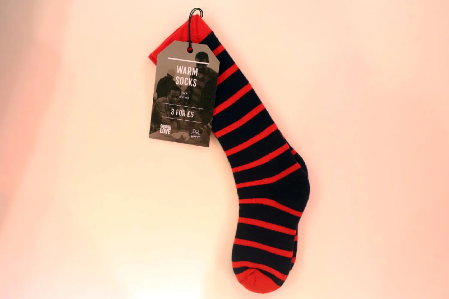 صورة ارشيفية لجوارب معروضة للبيع - رويترز