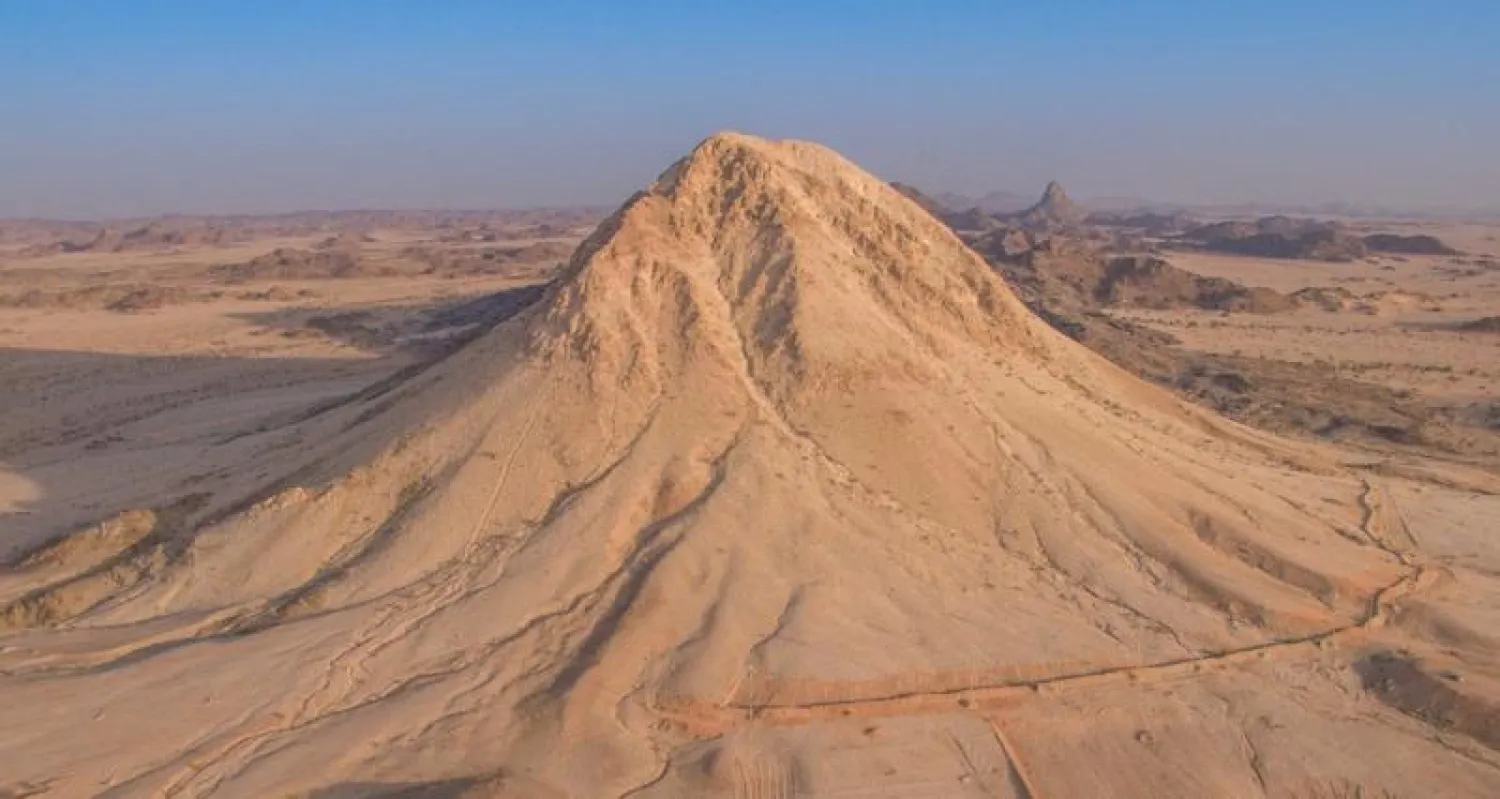 الجبل الجليدي يطل بكسائه الأبيض على محافظة بيشة (واس)