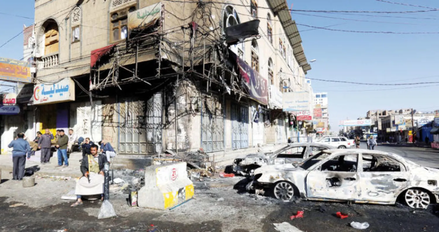 آثار الدمار كما بدت في صنعاء أمس (إ.ب.أ)