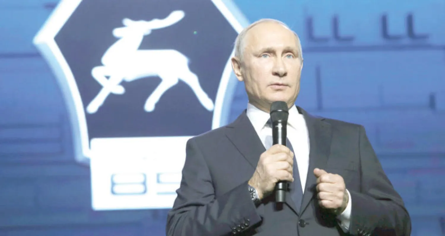 بوتين يعلن ترشحه للانتخابات الرئاسية خلال جولة بمصنع سيارات (رويترز)