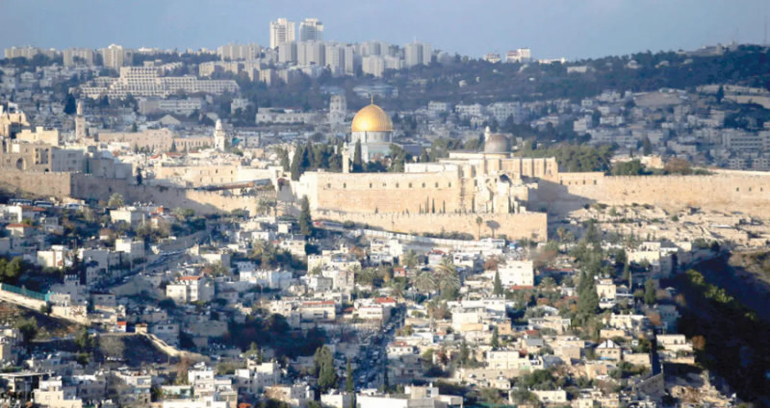 قبة الصخرة كما بدت في قلب القدس أمس (رويترز)