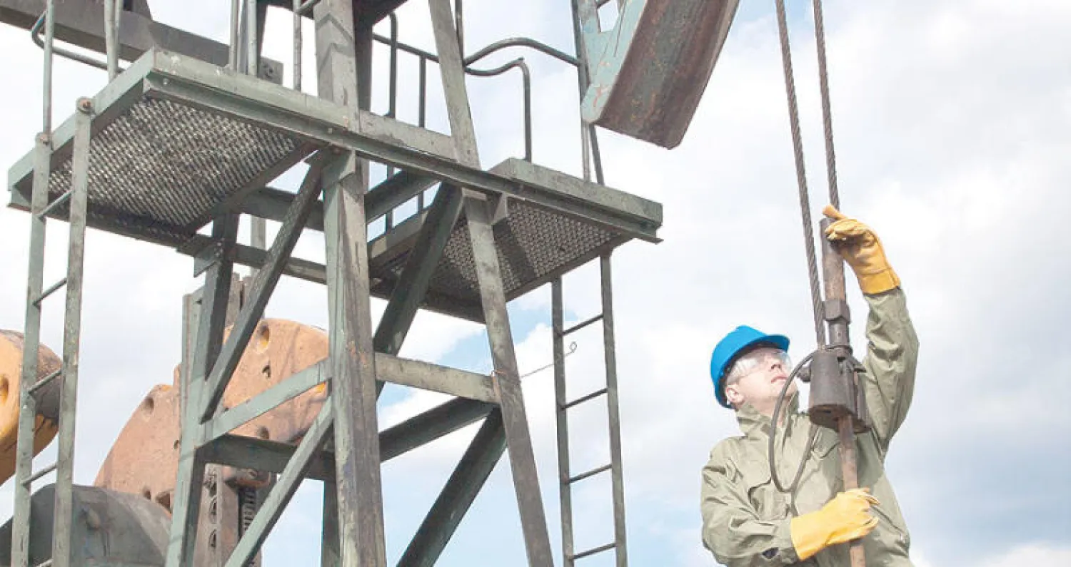 المحللون يرفعون توقعاتهم 3 دولارات لـ«برنت» في 2018 ودولارين للخام الأميركي