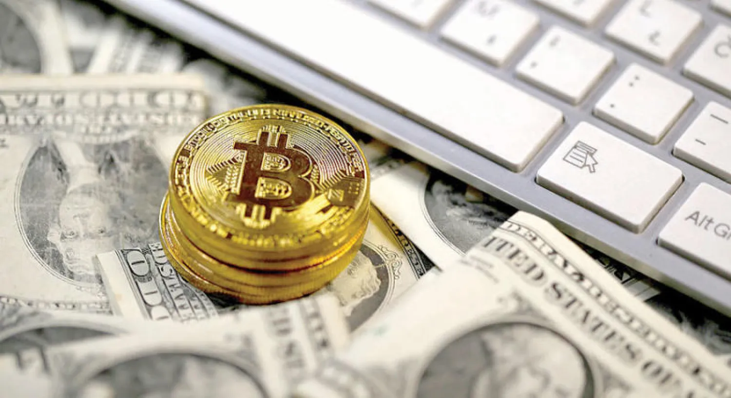 «بيتكوين» ترتفع أكثر من 3 آلاف دولار في ليلة واحدة