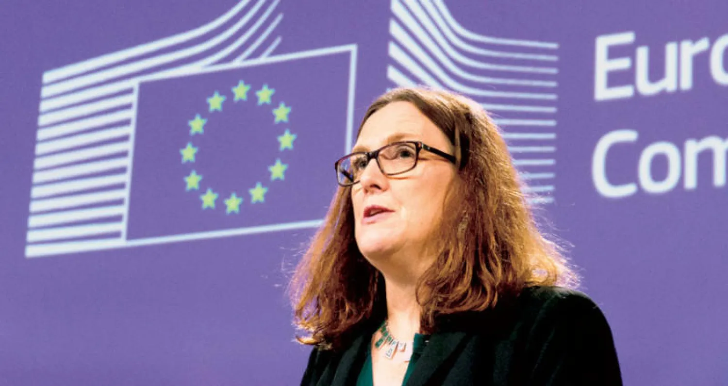 المنسقة الأوروبية للتجارة سيسيليا مالماسترم أثناء مؤتمر صحافي حول الشراكة الاقتصادية بين اليابان والاتحاد الأوروبي في بروكسل (إ.ب.أ)