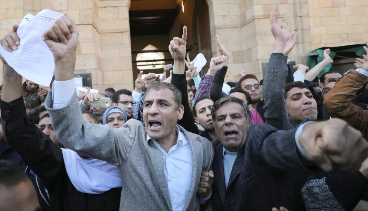 مظاهرة في مصر أمام الأزهر (رويترز) 