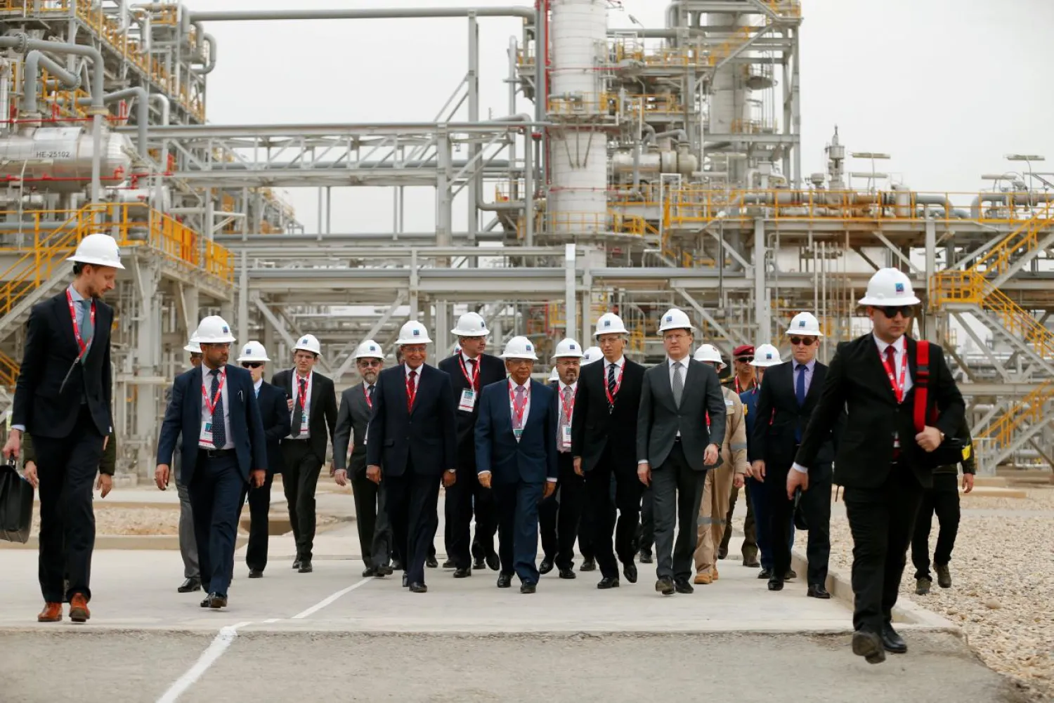 Iraqi Oil Minister Jabar al-Luaibi and Russian Energy Minister Alexander Novak and Alexander Dyukov, head of Russian oil producer Gazprom Neft walk during a tour at the Badra oilfield in Kut province, Iraq December 6, 2017. REUTERS/Thaier Al-Sudani