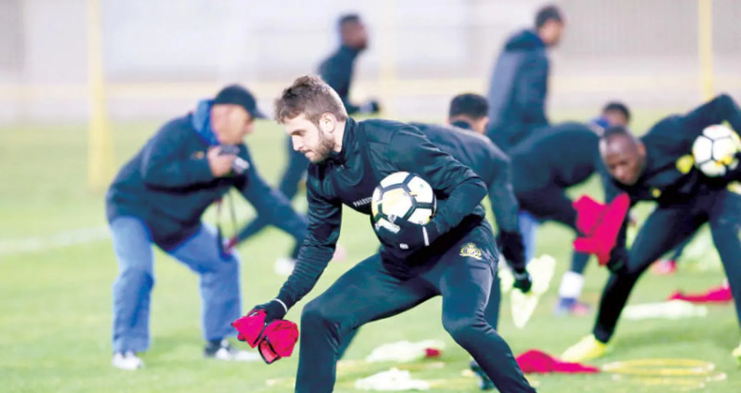 جانب من استعدادات فريق النصر أمس استعداداً لمواجهة القادسية (تصوير: عبد العزيز النومان)