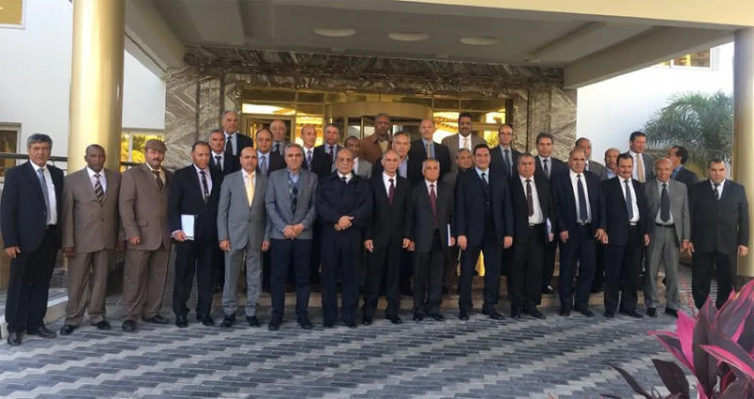 صورة وزعها العميد أحمد المسماري الناطق باسم الجيش الوطني الليبي لاجتماع الضباط الليبيين في القاهرة