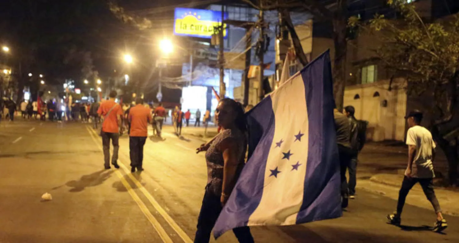 آلاف المتظاهرين يحتجون على «سرقة» الانتخابات في هندوراس (إ.ب.أ)