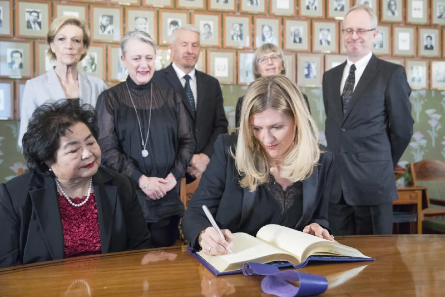 الحملة الدولية للقضاء على الأسلحة النووية خلال توقيع بروتوكول نوبل (أ.ب)