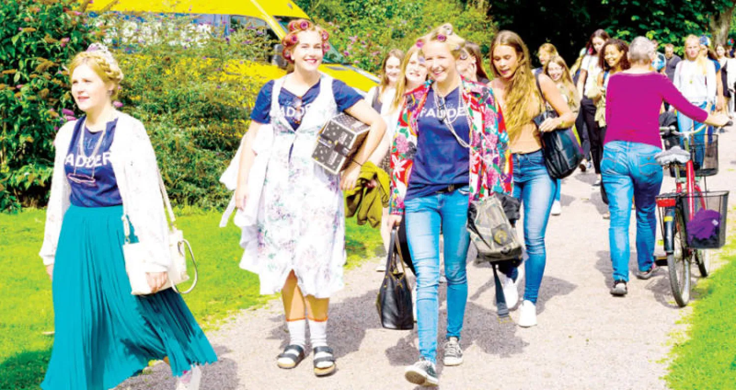 طالبات الجامعة في حرمها