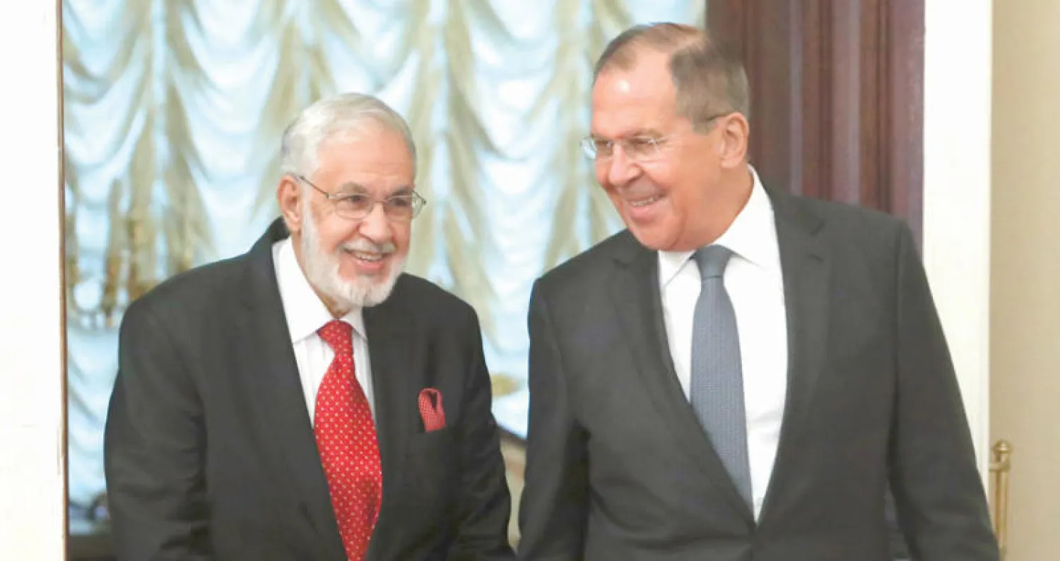 وزير الخارجية الروسي سيرغي لافروف خلال استقبال نظيره الليبي محمد طه سيالة في موسكو أمس (رويترز)