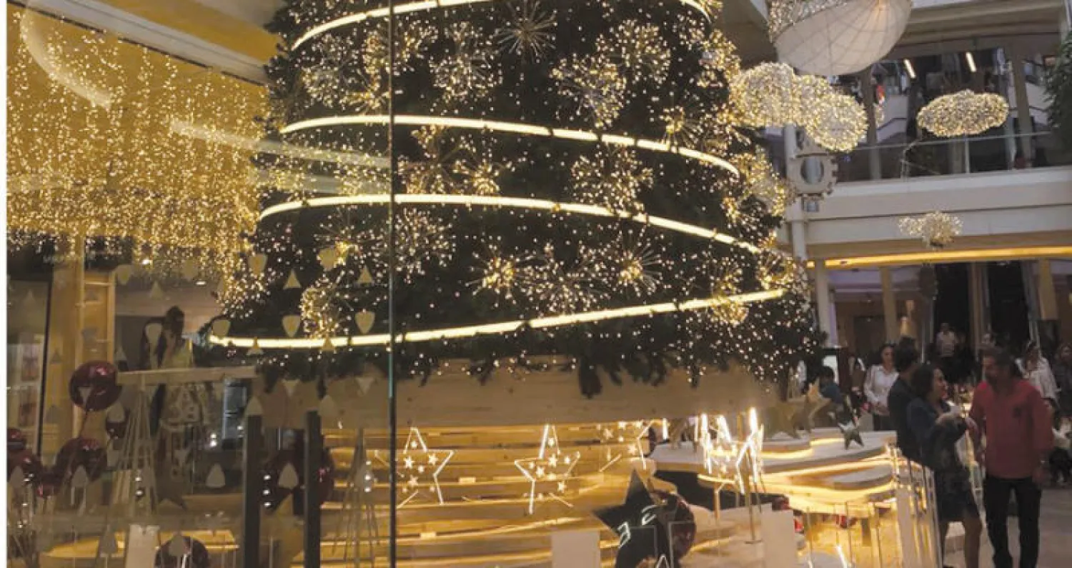 مجمع «أ ب ث» في منطقة الأشرفية ارتدى حلة ذهبية