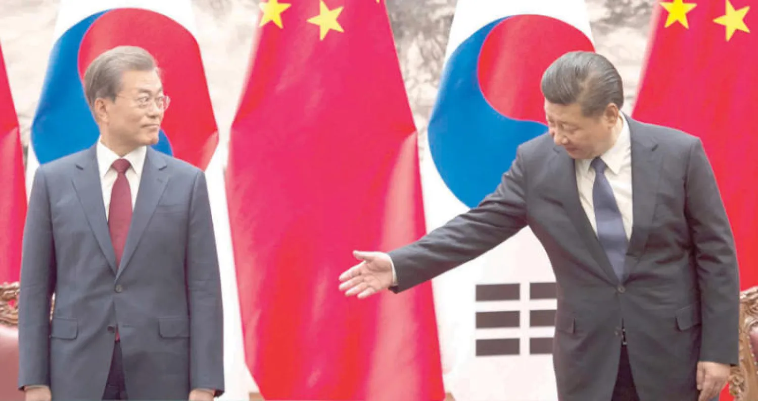 شي جينبينغ يرحّب بمون جاي - إن في بكين أمس (أ.ب)