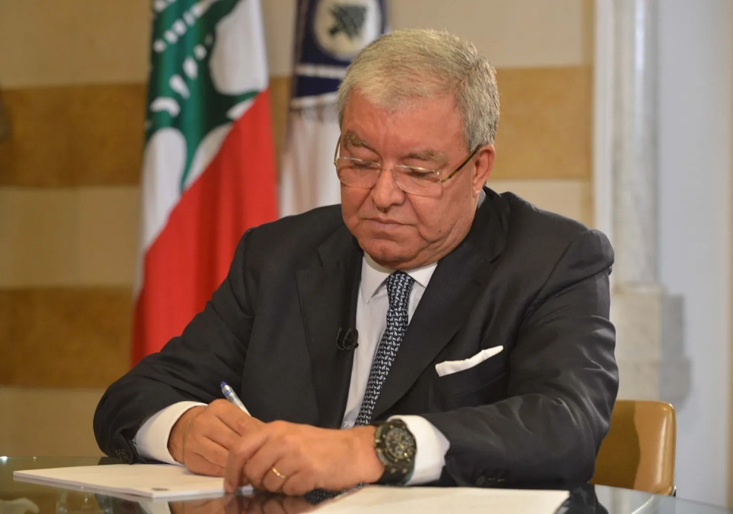 Lebanese Interior Minister Nouhad al-Mashnouq signs a decree setting the date of the parliamentary elections. (NNA)